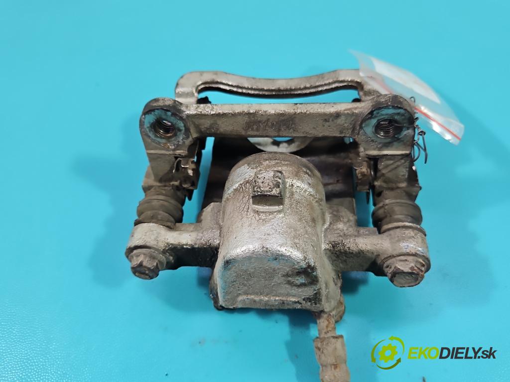 Toyota Corolla E12 2001-2009 2.0 D4D 90 HP manual 66 kW 1995 cm3 5- brzdič zadné pravý  (Kľučka dverí ostatné)