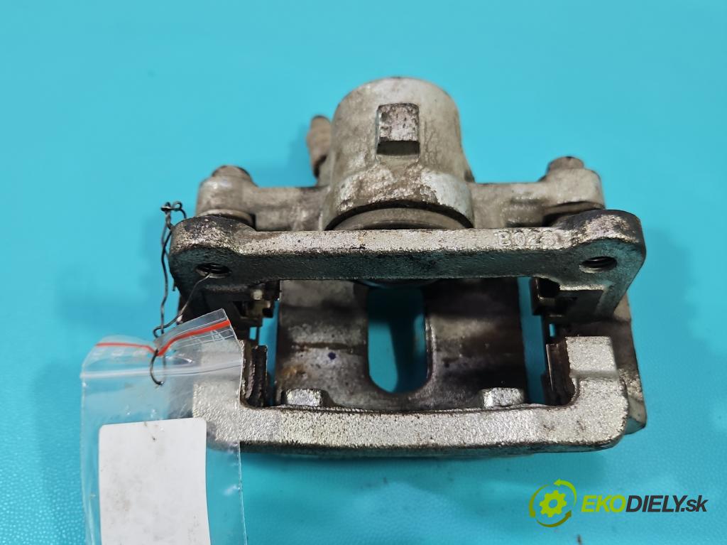 Toyota Corolla E12 2001-2009 2.0 D4D 90 HP manual 66 kW 1995 cm3 5- brzdič zadné pravý  (Kľučka dverí ostatné)