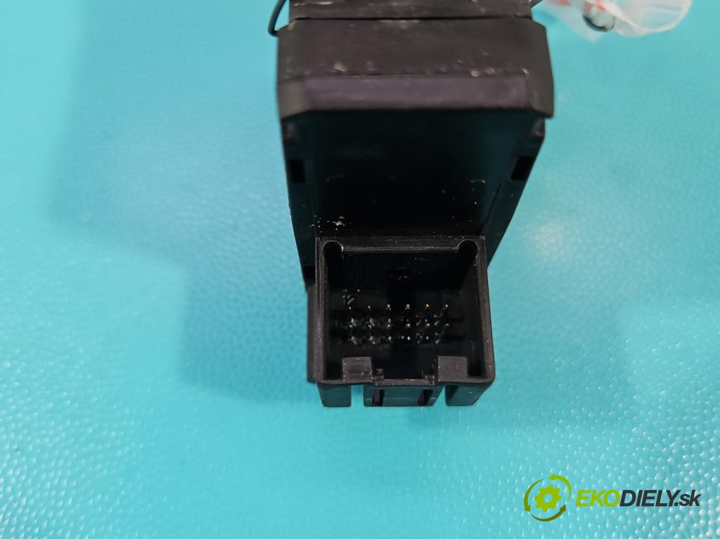 Audi A5 8T 2007-2016 3.0 tdi 239KM automatic 176 kW 2967 cm3 5- prepínač brzda: ručný 8K1927225B (Prepínacie páčky pod volantom)