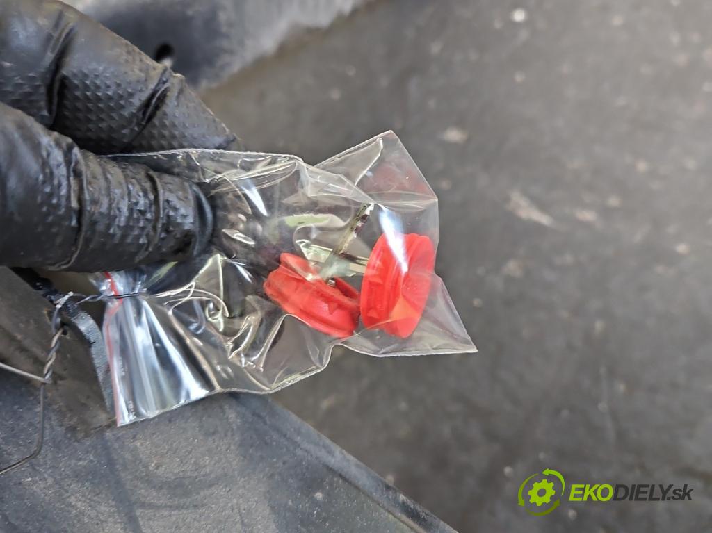 Audi A5 8T 2007-2016 3.0 tdi 239KM automatic 176 kW 2967 cm3 5- Hák: vlečení: 8T0800491D (Ťažné zariadenie)