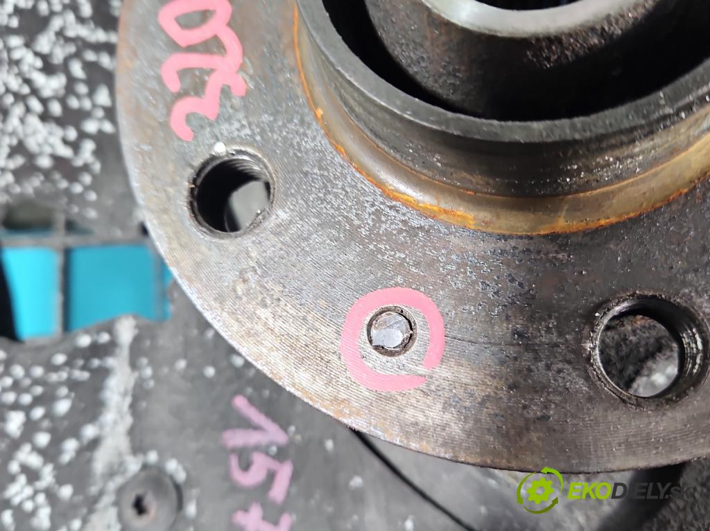 Audi A5 8T 2007-2016 3.0 tdi 239KM automatic 176 kW 2967 cm3 5- náboj ľavé  (Náboj kolesa)