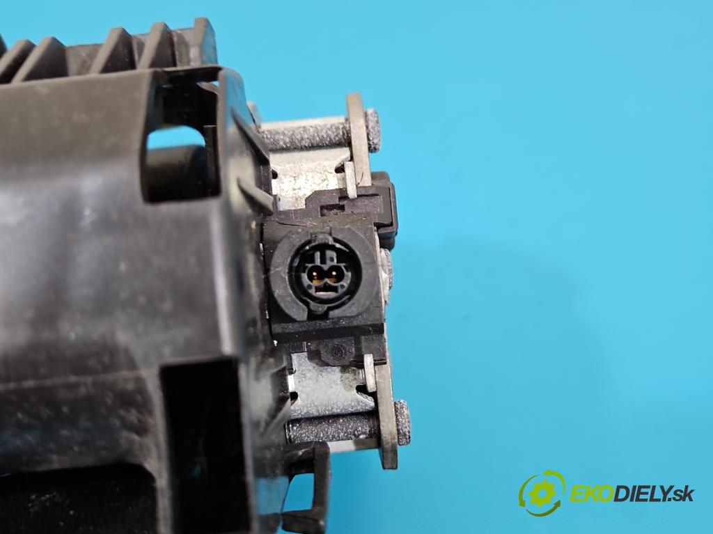 Audi A5 8T 2007-2016 3.0 tdi 239KM automatic 176 kW 2967 cm3 5- stěna bezpečnost přední pravý 8K0857755F