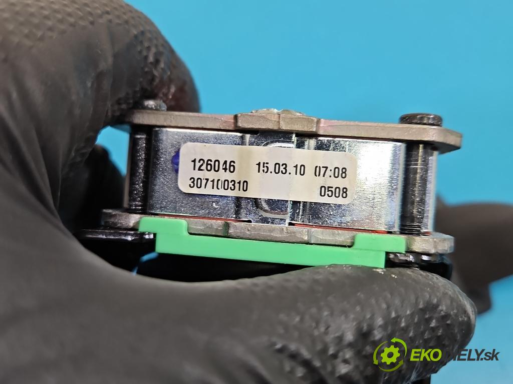 Audi A5 8T 2007-2016 3.0 tdi 239KM automatic 176 kW 2967 cm3 5- stěna bezpečnost přední pravý 8K0857755F