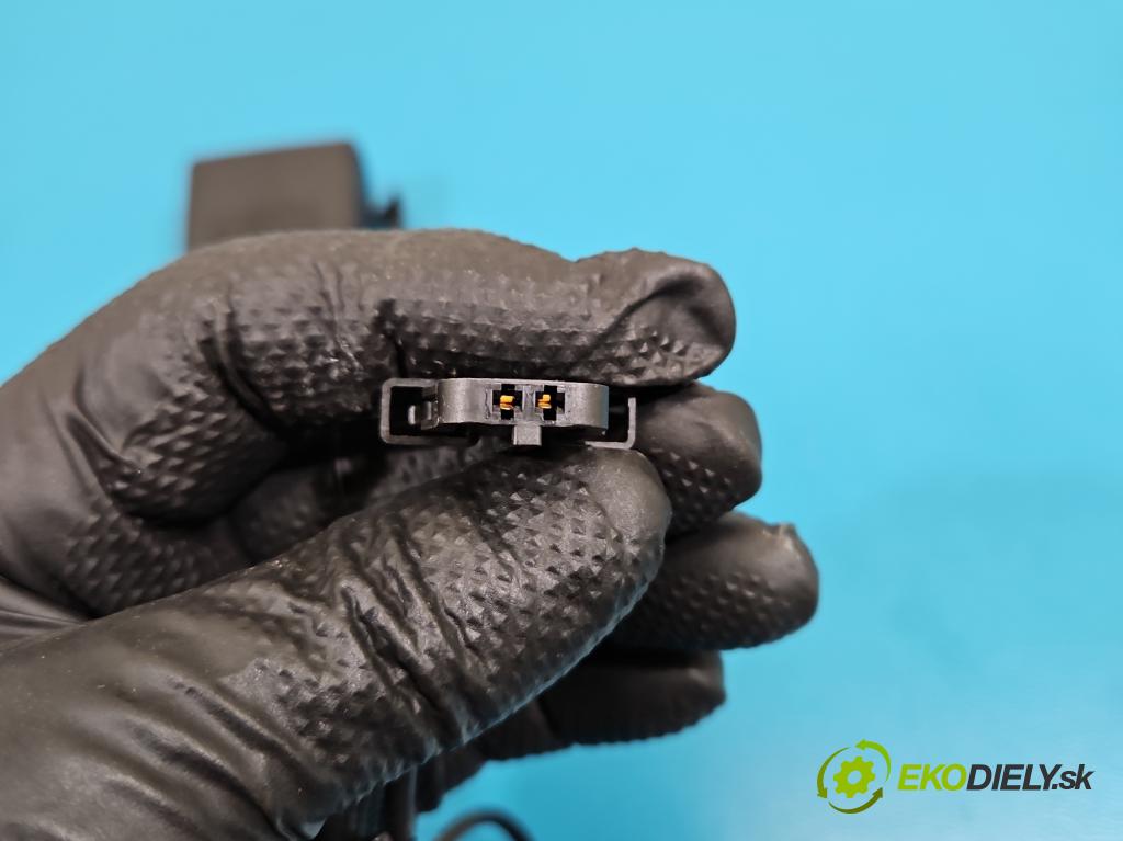 Audi A5 8T 2007-2016 3.0 tdi 239KM automatic 176 kW 2967 cm3 5- stěna bezpečnost přední pravý 8K0857755F