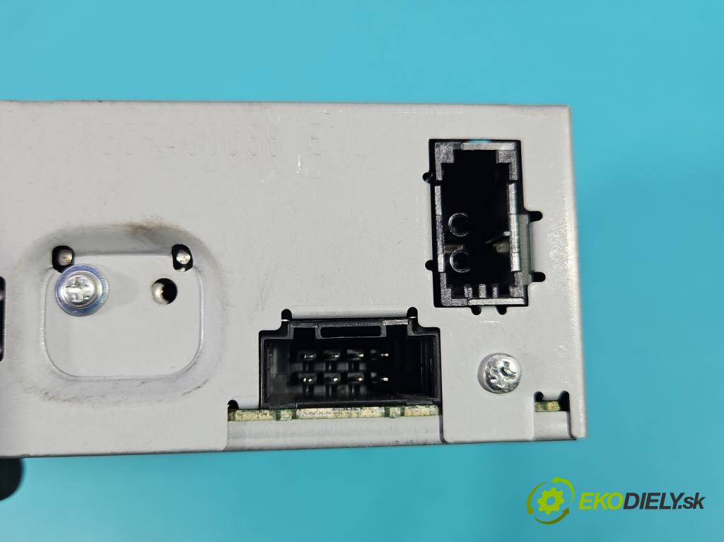 Audi A5 8T 2007-2016 3.0 tdi 239KM automatic 176 kW 2967 cm3 5- Menič: cd 4E0910110L (CD menič)