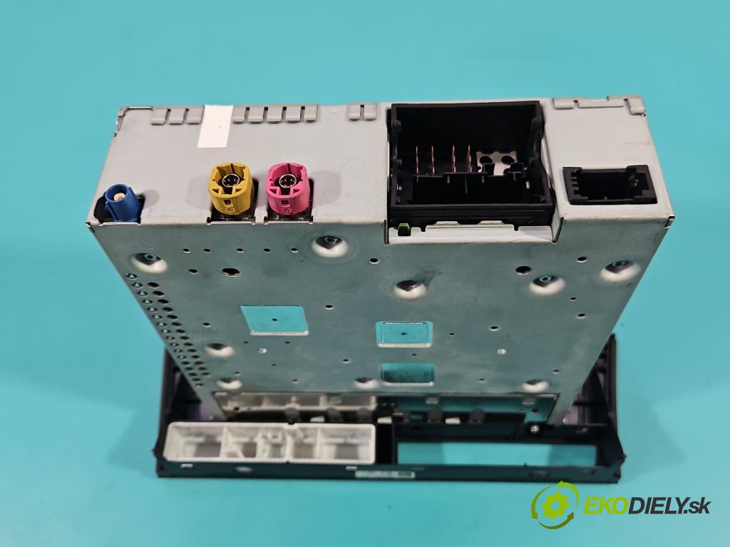 Audi A5 8T 2007-2016 3.0 tdi 239KM automatic 176 kW 2967 cm3 5- Navigácia: čítačka 8T1035652D