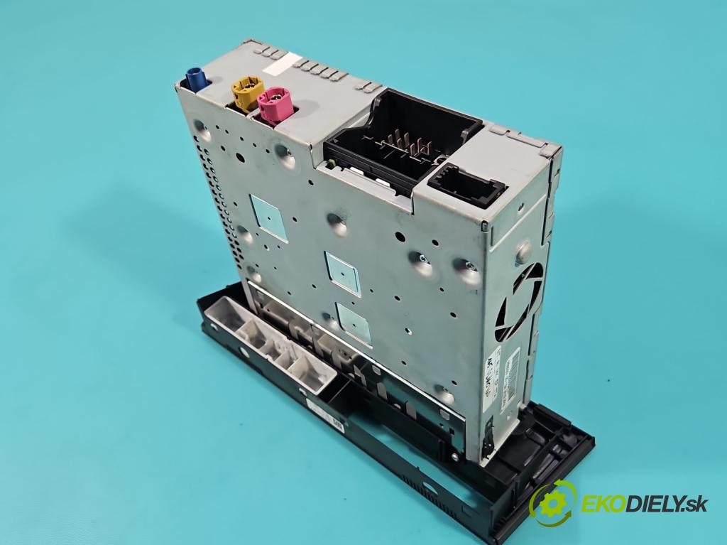 Audi A5 8T 2007-2016 3.0 tdi 239KM automatic 176 kW 2967 cm3 5- Navigácia: čítačka 8T1035652D