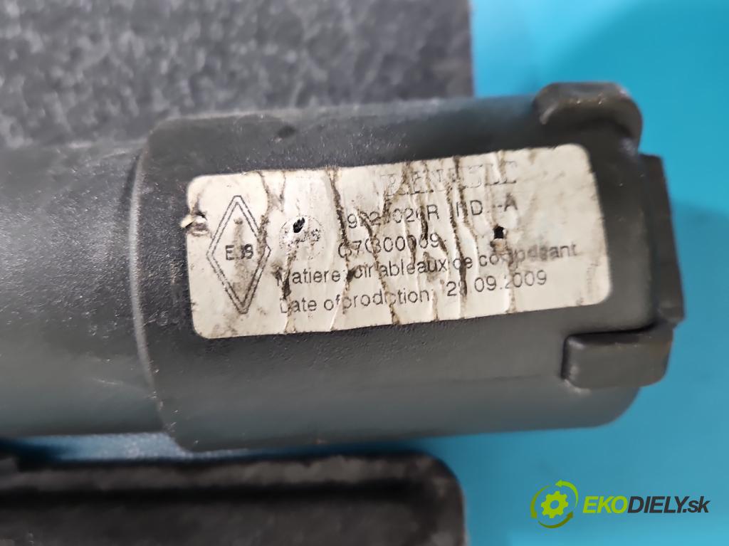 Renault Megane III 2008-2016 2.0 Tce 179KM manual 132 kW 1998 cm3 5- roleta  (Roleta zavazadlového prostoru)