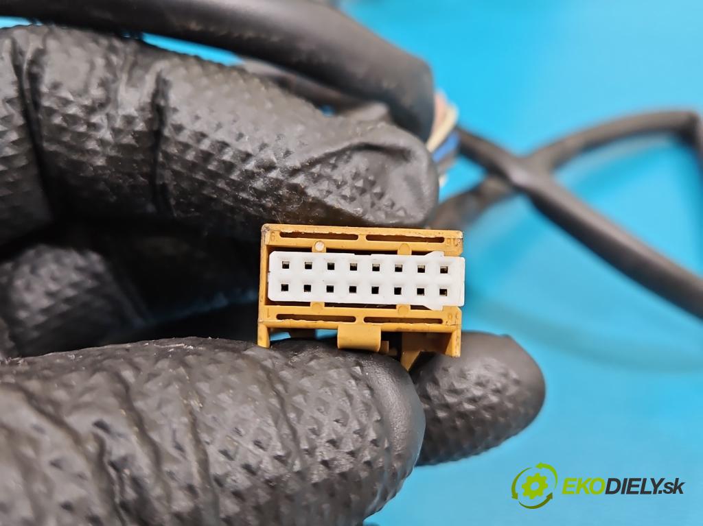 Audi A4 B7 2004-2008 3.0 tdi BKN: 204 HP automatic 150 kW 2967 cm3 5- zrkadlo pravé  (Kľučka dverí ostatné)