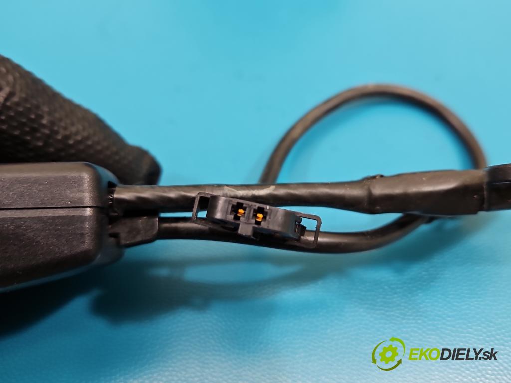 Audi A4 B7 2004-2008 3.0 tdi BKN: 204 HP automatic 150 kW 2967 cm3 5- pas bezpečnosť: predné pravý 8E0857755G