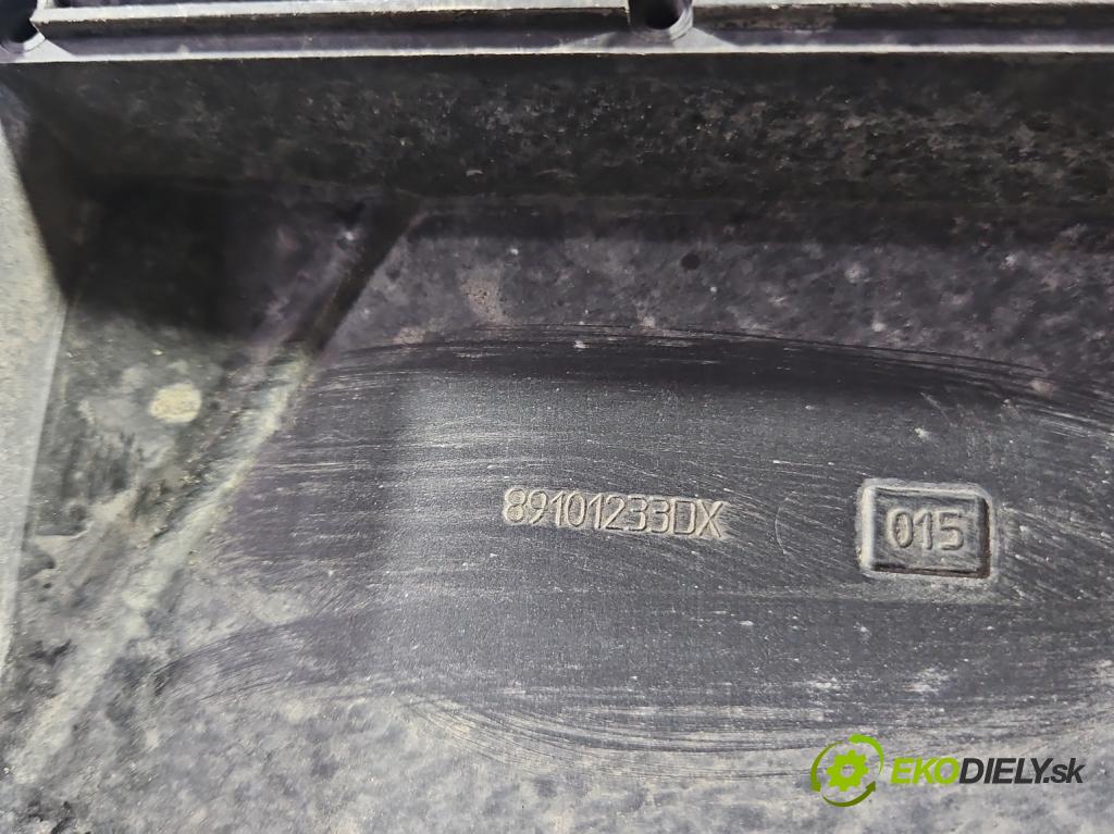 Alfa romeo 147 1.9 jtd 120 HP manual 88 kW 1910 cm3 3- Reflektor: pravý 89101233DX (Svetlo predné pravé)