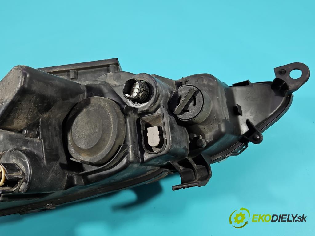 Alfa romeo 147 1.9 jtd 120 HP manual 88 kW 1910 cm3 3- Reflektor: pravý 89101233DX (Svetlo predné pravé)