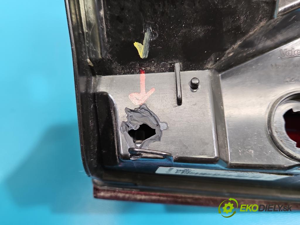 Renault Megane III 2008-2016 2.0 Tce 179KM manual 132 kW 1998 cm3 5- svetlo / reflektor zadné pravé  (Kľučka dverí ostatné)