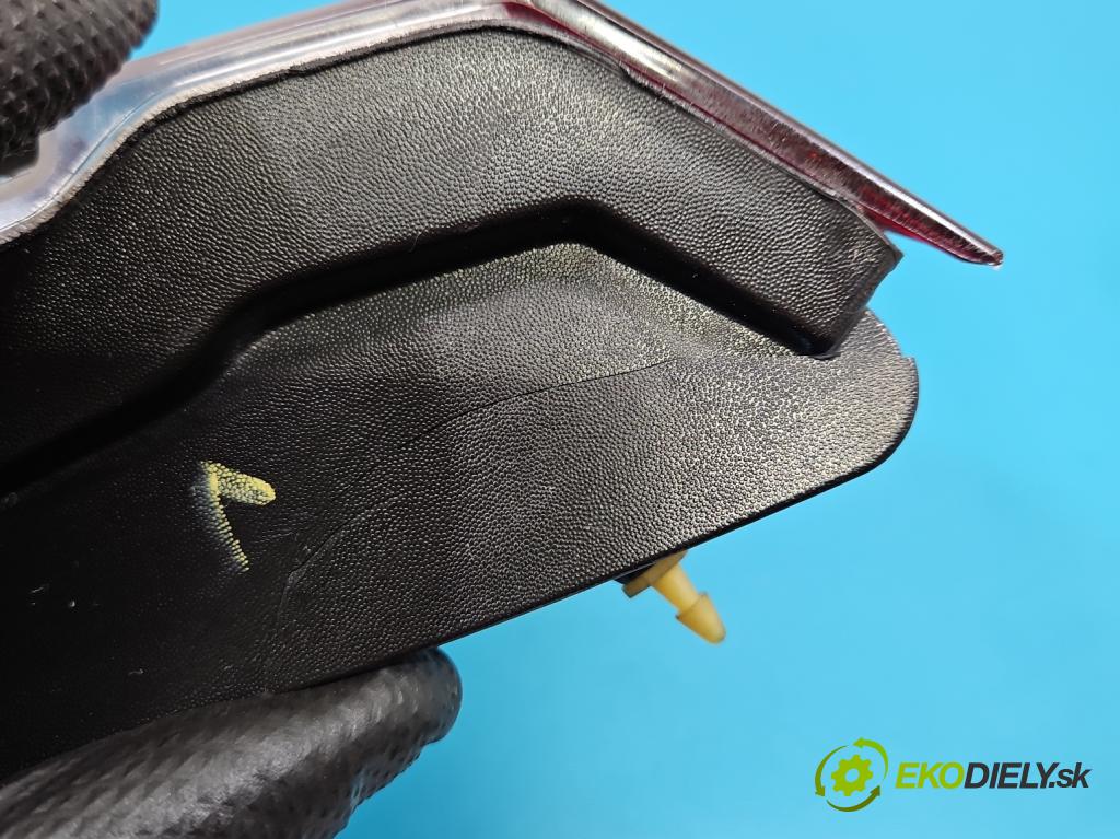 Renault Megane III 2008-2016 2.0 Tce 179KM manual 132 kW 1998 cm3 5- svetlo / reflektor zadné pravé  (Kľučka dverí ostatné)