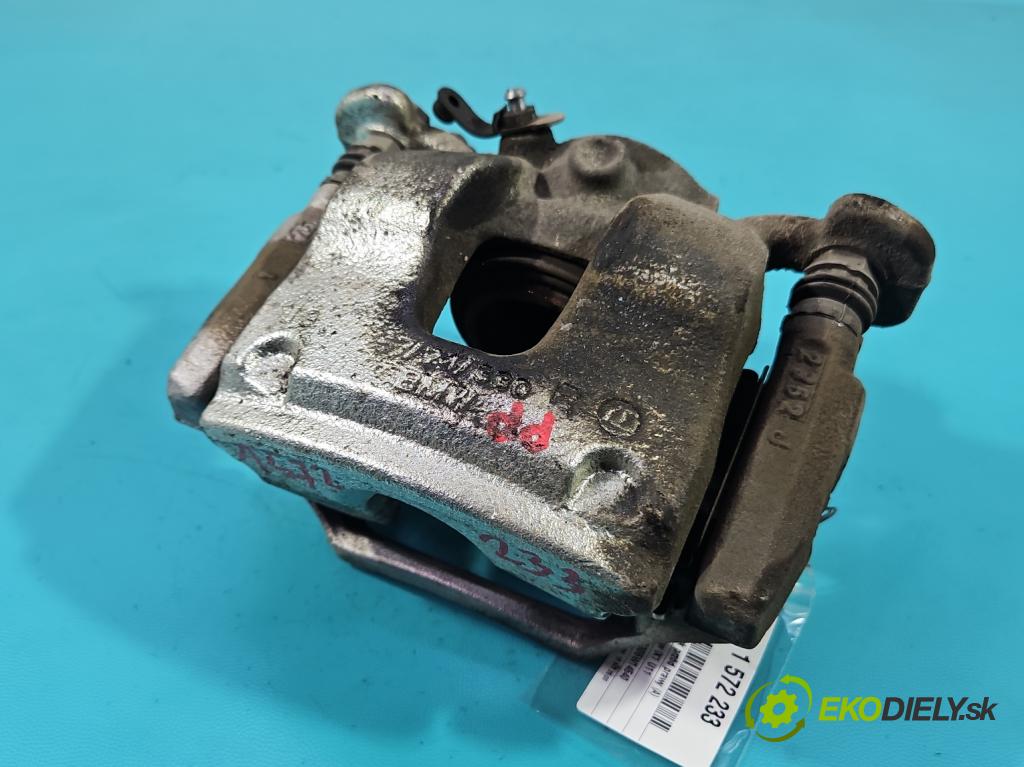 Bmw iX1 U11 0.0 elektrický: 272 HP automatic 200 kW 1 cm3 5- brzdič predné pravý  (Kľučka dverí ostatné)