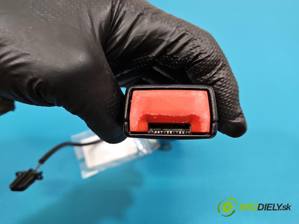 Audi A4 B7 2004-2008 3.0 tdi BKN: 204 HP automatic 150 kW 2967 cm3 5- pas bezpečnosť: predné ľavý 8E0857755G