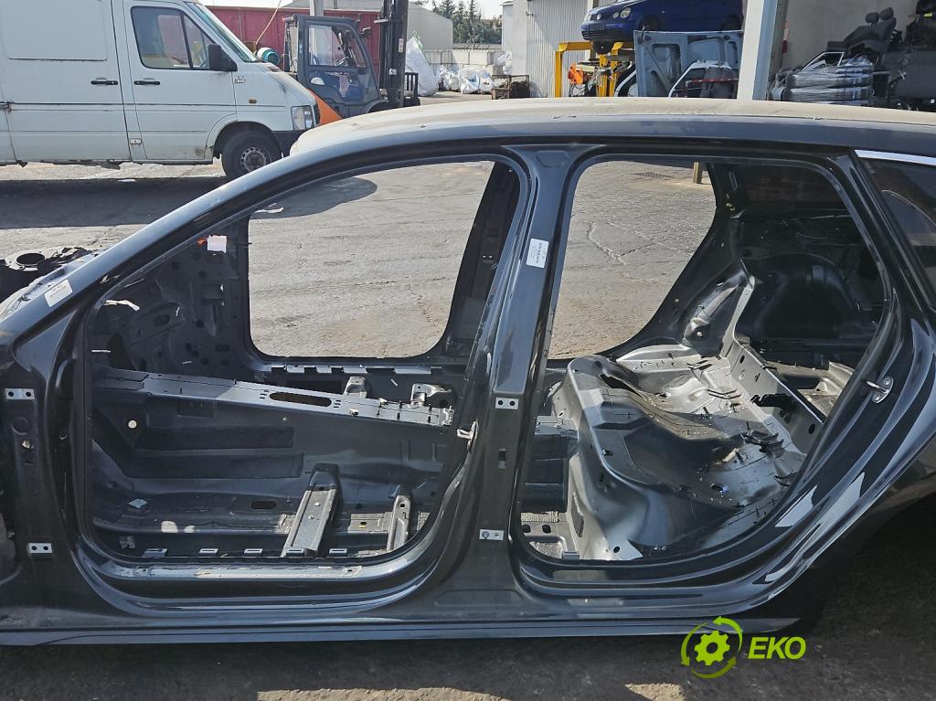 Audi A4 B9 2015-2024 2.0 TDI 190 hp automatic 140 kW 1968 cm3 5- práh levý  (Karoserie ostatní)