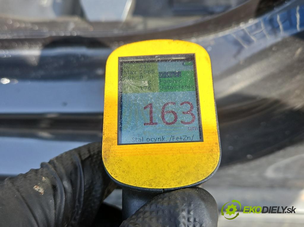 Audi A4 B9 2015-2024 2.0 TDI 190 HP automatic 140 kW 1968 cm3 5- Práh: pravý  (Karoséria ostatné)