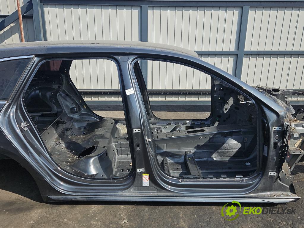 Audi A4 B9 2015-2024 2.0 TDI 190 hp automatic 140 kW 1968 cm3 5- práh pravý  (Karoserie ostatní)