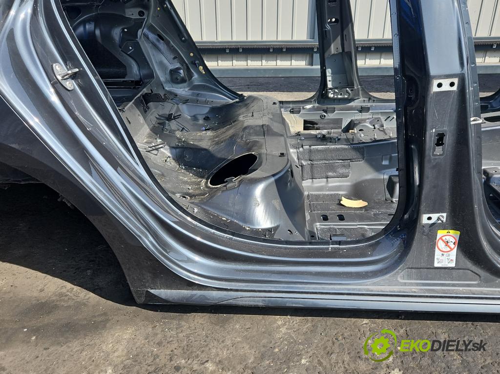 Audi A4 B9 2015-2024 2.0 TDI 190 HP automatic 140 kW 1968 cm3 5- Práh: pravý  (Karoséria ostatné)