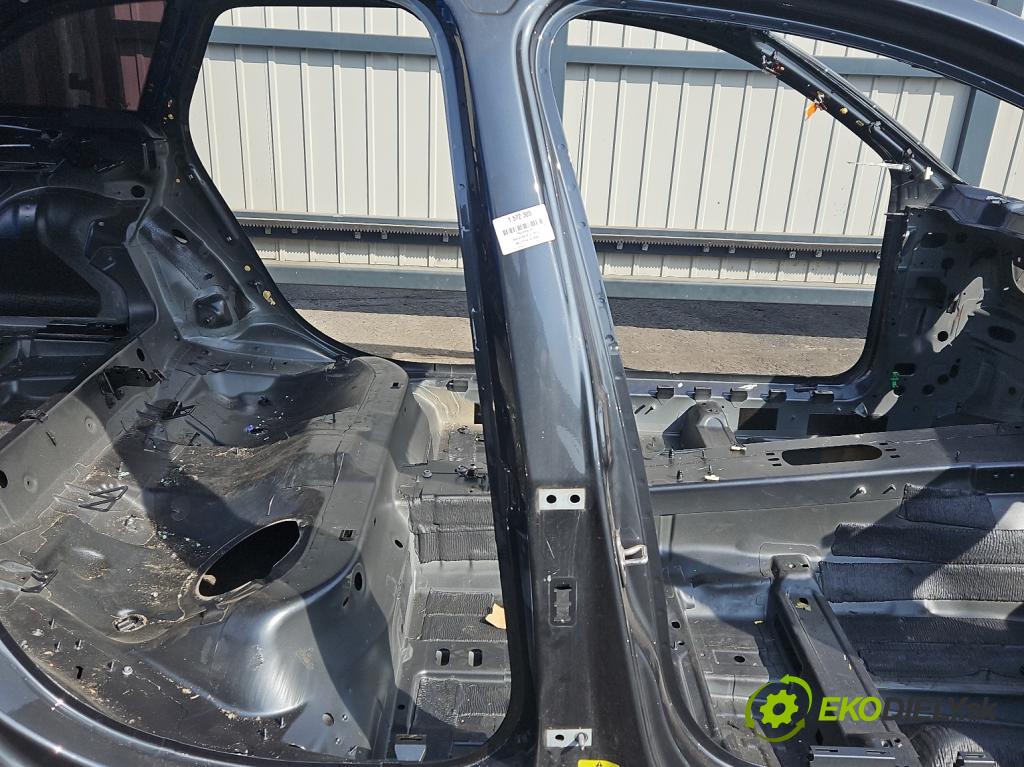 Audi A4 B9 2015-2024 2.0 TDI 190 HP automatic 140 kW 1968 cm3 5- Práh: pravý  (Karoséria ostatné)