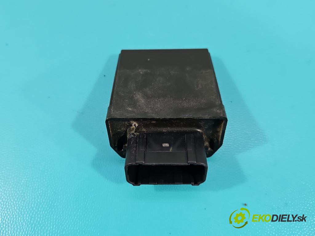 Motocykl HONDA CBR 125R 0.1b 14KM manual 10 kW 125 cm3 2- riadiaca jednotka ostatné 38770-KTY-D31