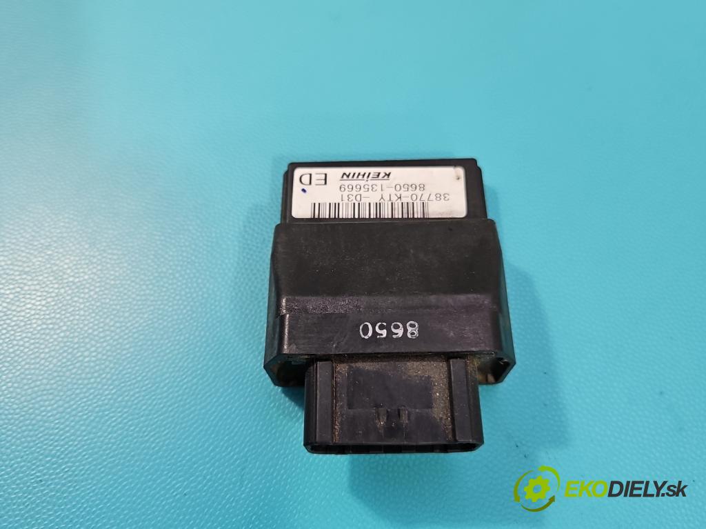 Motocykl HONDA CBR 125R 0.1b 14KM manual 10 kW 125 cm3 2- riadiaca jednotka ostatné 38770-KTY-D31