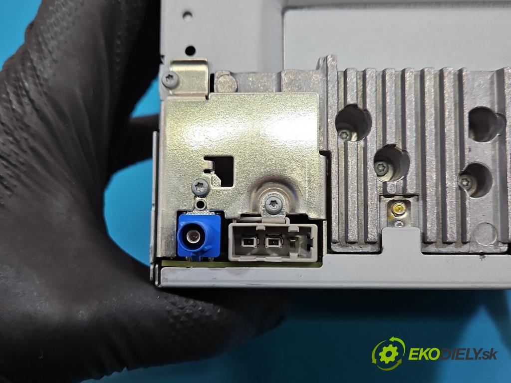 Nissan Juke I 2010-2019 1.5 dci K9K 110 HP manual 81 kW 1461 cm3 5- Radio originál 7612033033