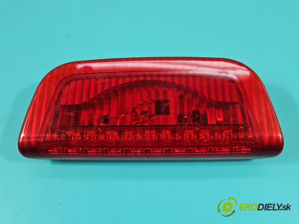 Nissan Juke I 2010-2019 1.5 dci K9K 110 HP manual 81 kW 1461 cm3 5- světlo: stop: