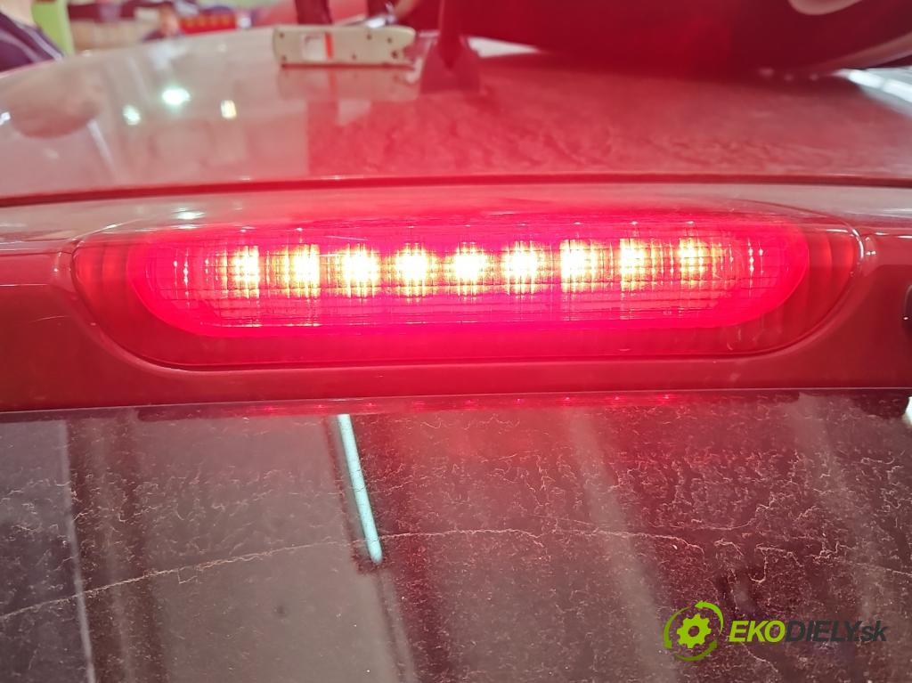 Nissan Juke I 2010-2019 1.5 dci K9K 110 HP manual 81 kW 1461 cm3 5- světlo: stop: 