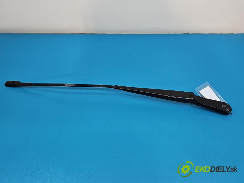 Bmw iX1 U11 0.0 elektrický: 272 HP automatic 200 kW 1 cm3 5- rameno stieračov pravé 9478856