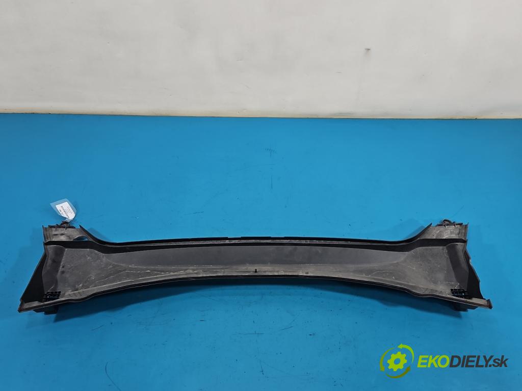 Bmw iX1 U11 0.0 elektrický: 272 hp automatic 200 kW 1 cm3 5- torpédo 9478753 (Plast pod čelním sklem)