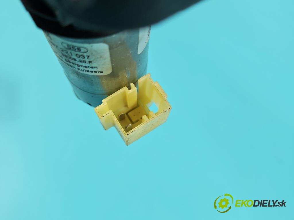 Audi A4 B9 2015-2024 2.0 TDI 190 HP automatic 140 kW 1968 cm3 5- Aktuátor: kufrové dvere pravý 8W9827852D