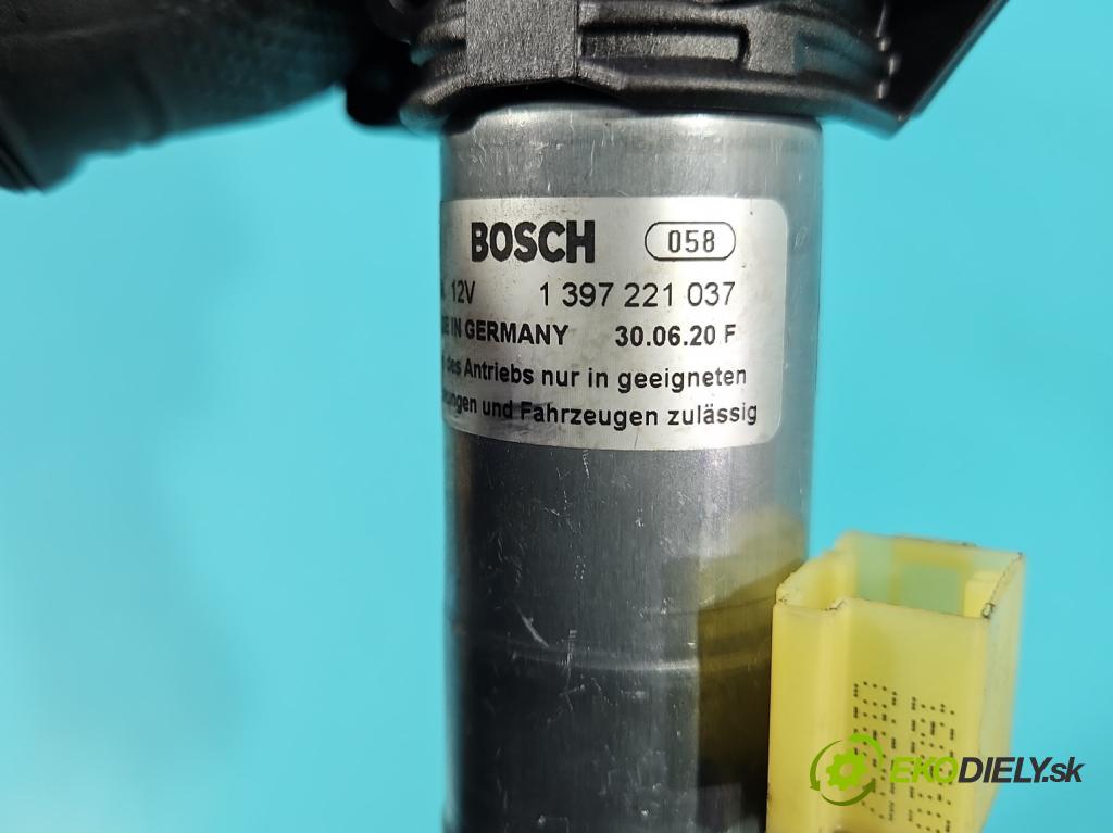 Audi A4 B9 2015-2024 2.0 TDI 190 HP automatic 140 kW 1968 cm3 5- Aktuátor: kufrové dvere pravý 8W9827852D