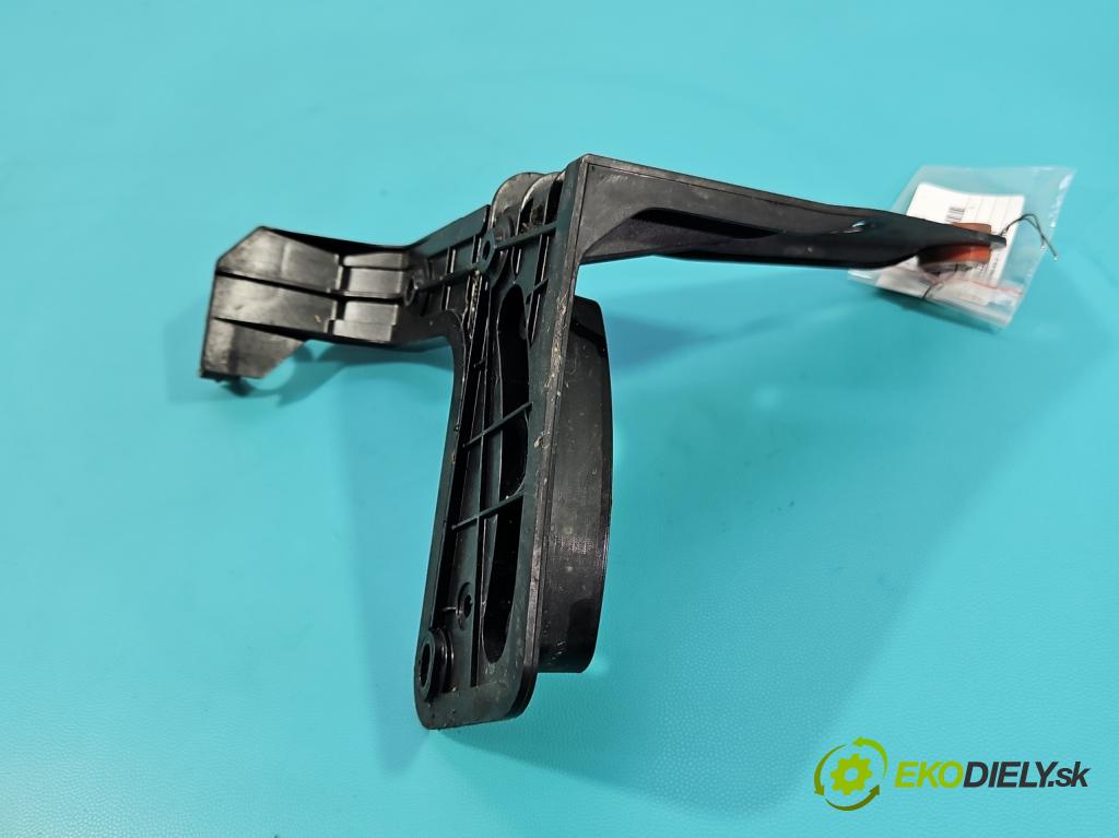 Audi A4 B9 2015-2024 2.0 TDI 190 HP automatic 140 kW 1968 cm3 5- Upevnenie: 8W0145896L