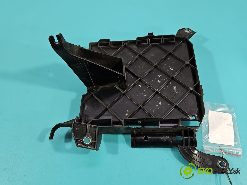 Audi A4 B9 2015-2024 2.0 TDI 190 HP automatic 140 kW 1968 cm3 5- Upevnenie: 8W0907647A