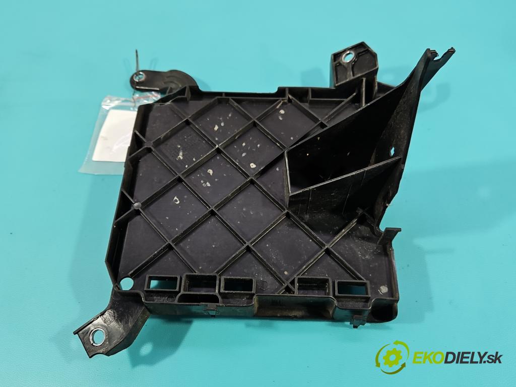 Audi A4 B9 2015-2024 2.0 TDI 190 HP automatic 140 kW 1968 cm3 5- Upevnenie: 8W0907647A