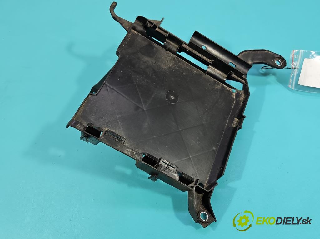 Audi A4 B9 2015-2024 2.0 TDI 190 HP automatic 140 kW 1968 cm3 5- Upevnenie: 8W0907647A