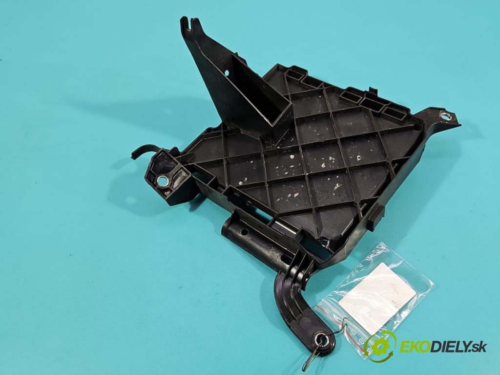 Audi A4 B9 2015-2024 2.0 TDI 190 HP automatic 140 kW 1968 cm3 5- Upevnenie: 8W0907647A