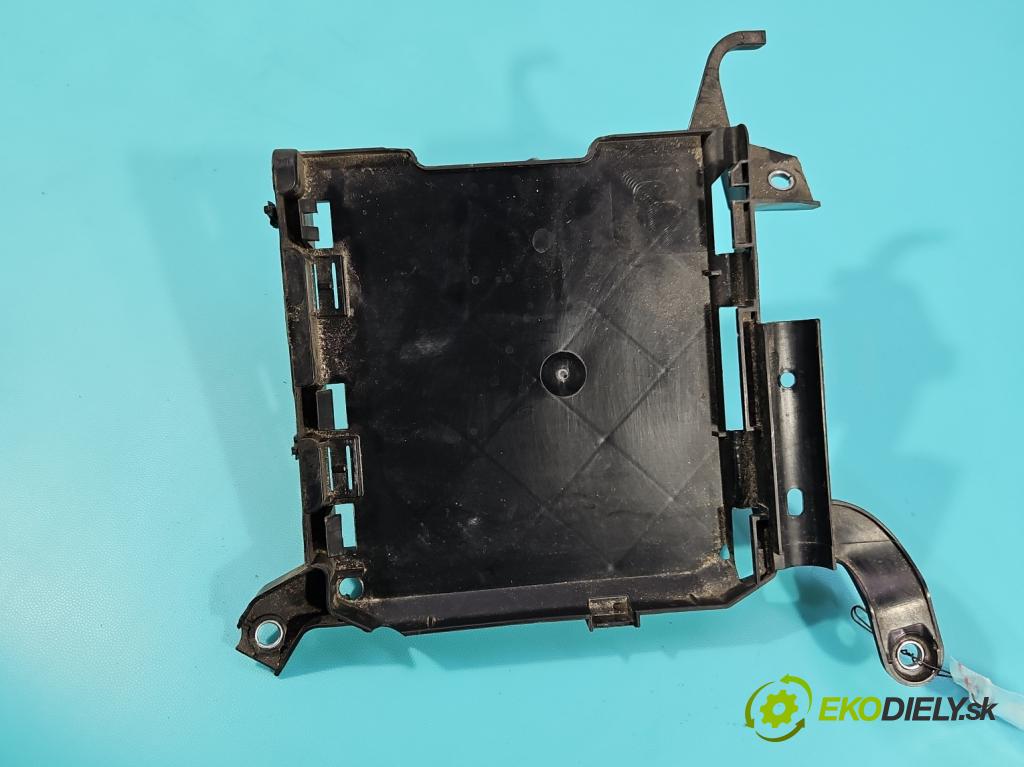 Audi A4 B9 2015-2024 2.0 TDI 190 HP automatic 140 kW 1968 cm3 5- Upevnenie: 8W0907647A