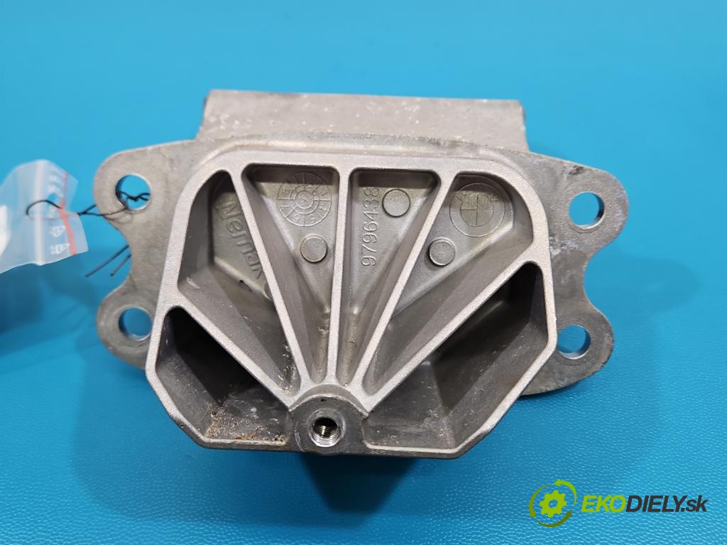 Bmw iX1 U11 0.0 elektrický: 272 HP automatic 200 kW 1 cm3 5- držiak motora 9796438