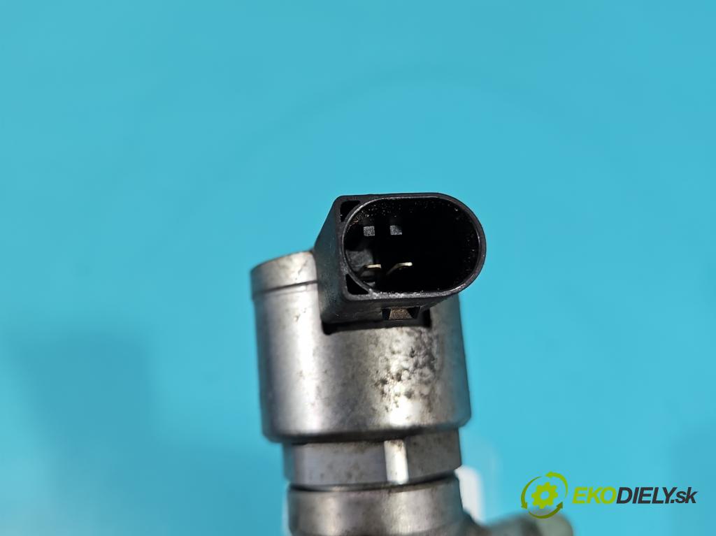 Vw Passat B8 2014 - 2.0 tdi 150 HP automatic 110 kW 1968 cm3 5- lišta vstrekovacia 04L089G (Vstrekovacia lišta)