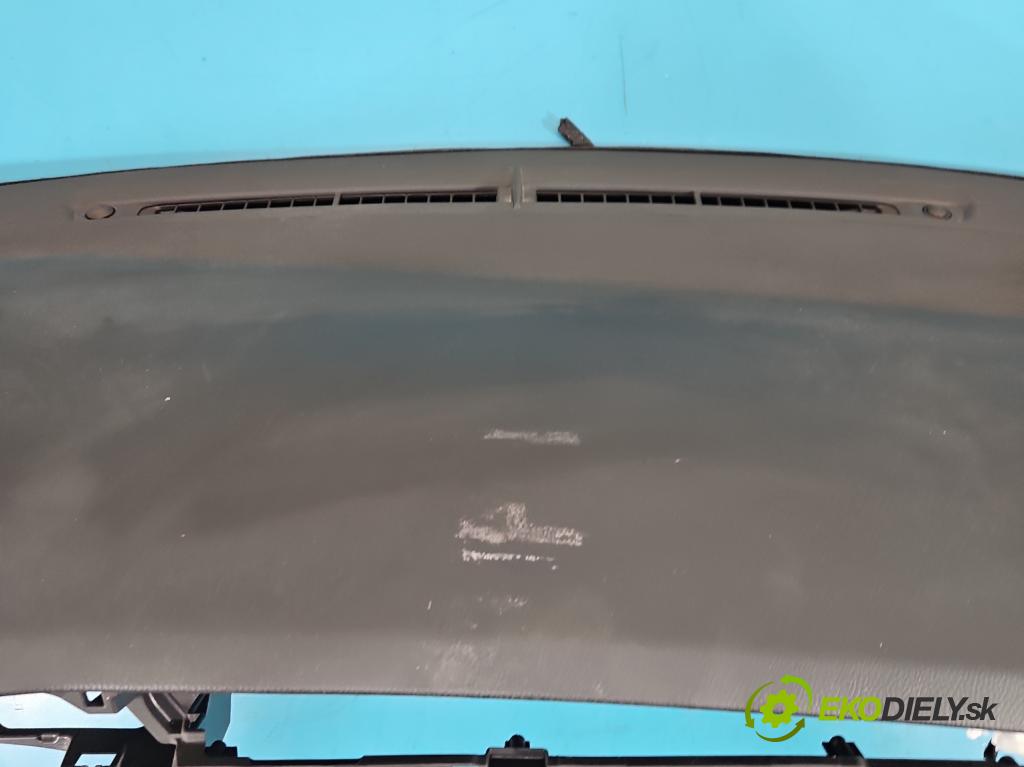 Toyota Auris II 2012-2018 1.6 16V 132  HP manual 97 kW 1598 cm3 5- kokpit,pristrojová doska rozdeľovacia