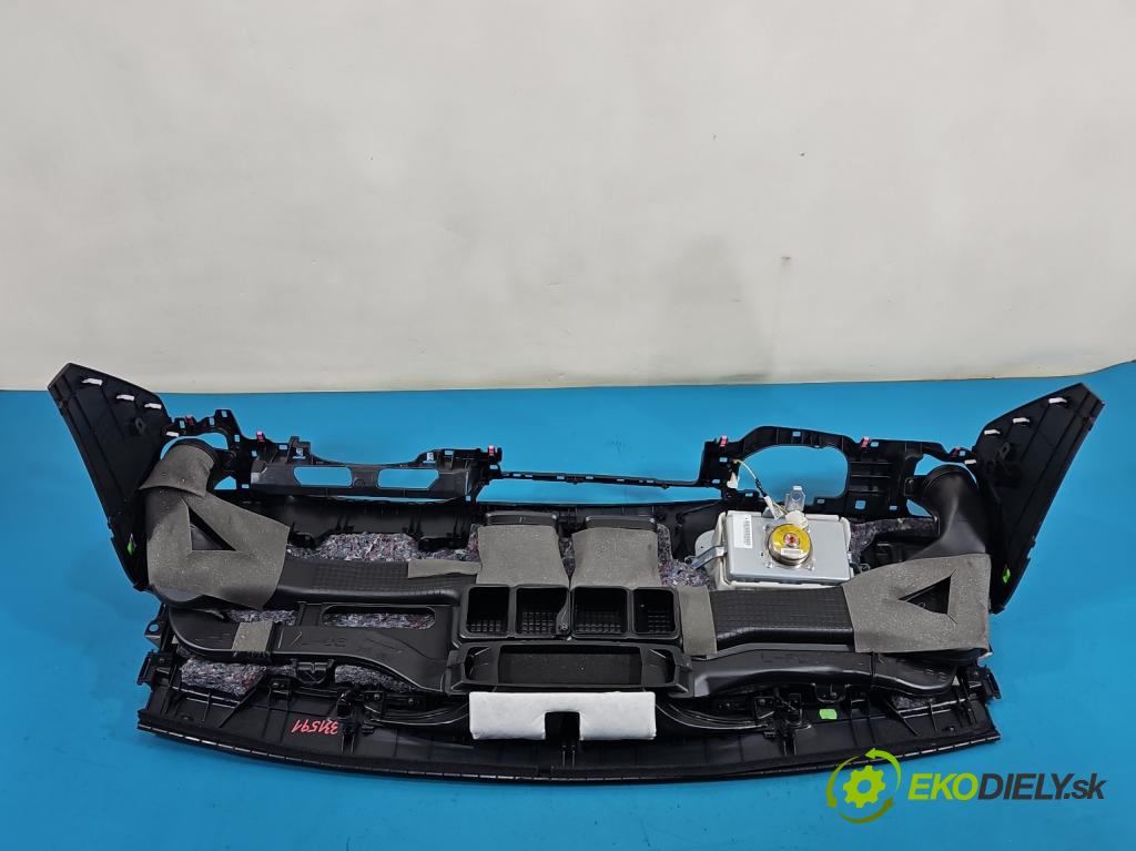 Toyota Auris II 2012-2018 1.6 16V 132  HP manual 97 kW 1598 cm3 5- kokpit,pristrojová doska rozdeľovacia