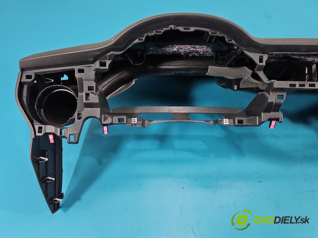 Toyota Auris II 2012-2018 1.6 16V 132  HP manual 97 kW 1598 cm3 5- kokpit,pristrojová doska rozdeľovacia