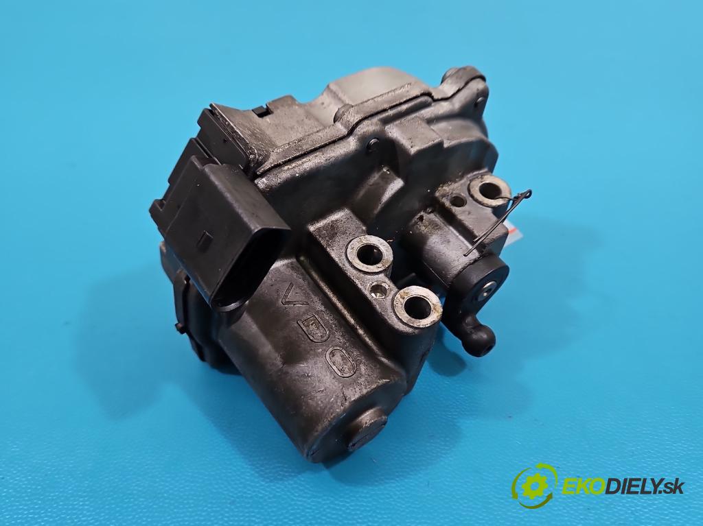 Audi A4 B7 2004-2008 3.0 tdi 204 hp automatic 150 kW 2967 cm3 5- Ovladač: klapky: kolektora: A2C53308513 (Motorek ostatní)
