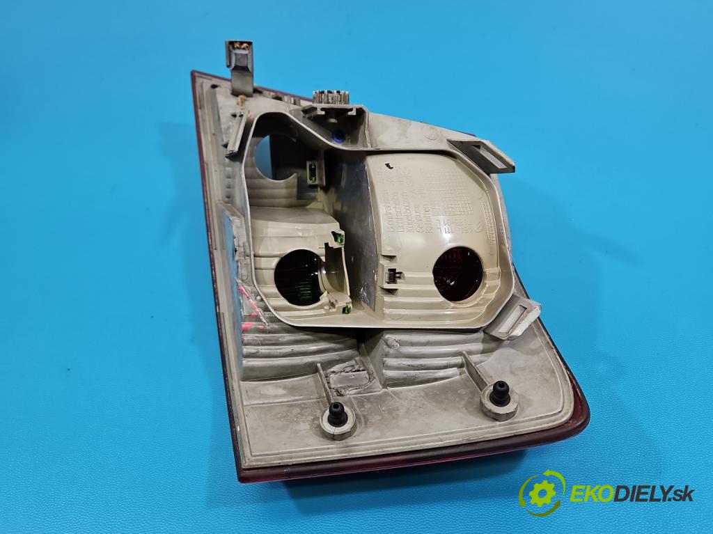 Audi A4 B7 2004-2008 3.0 tdi BKN: 204 HP automatic 150 kW 2967 cm3 5- svetlo / reflektor zadné ľavé  (Kľučka dverí ostatné)