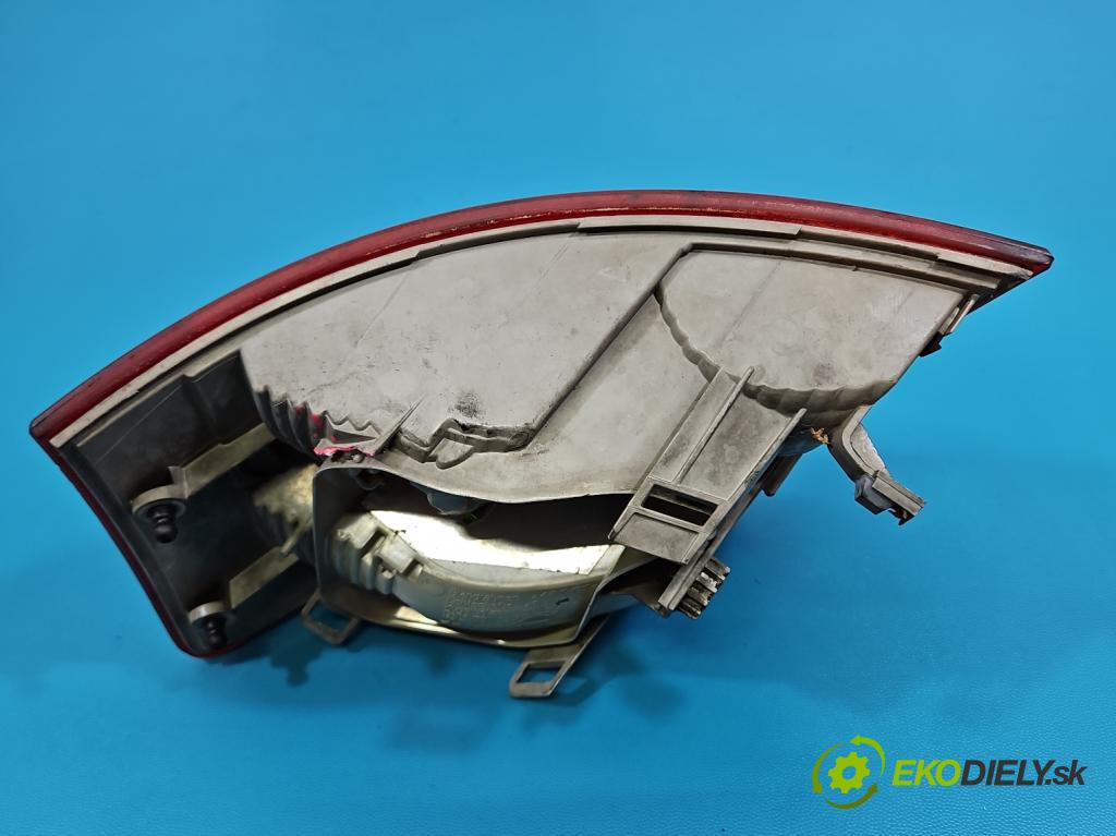 Audi A4 B7 2004-2008 3.0 tdi BKN: 204 HP automatic 150 kW 2967 cm3 5- svetlo / reflektor zadné ľavé  (Kľučka dverí ostatné)