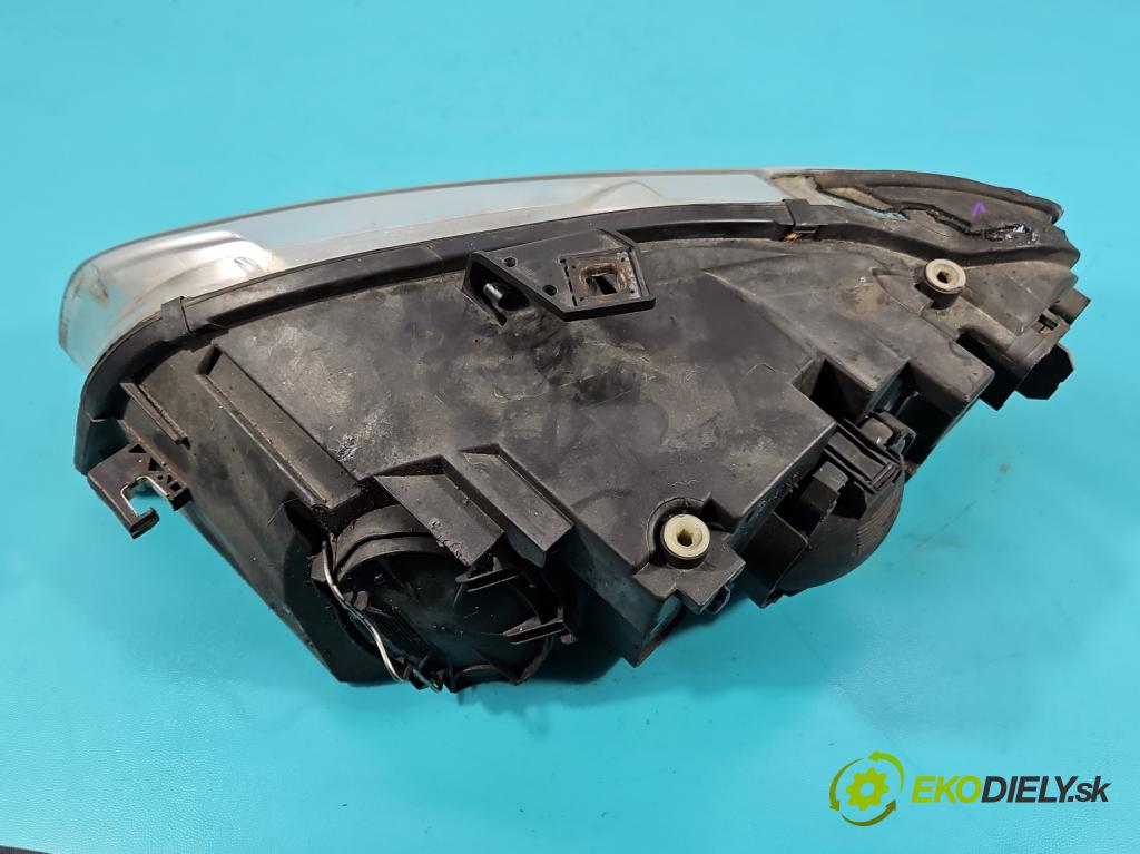 Audi A4 B7 2004-2008 3.0 tdi BKN: 204 HP automatic 150 kW 2967 cm3 5- Reflektor: pravý  (Svetlo predné pravé)