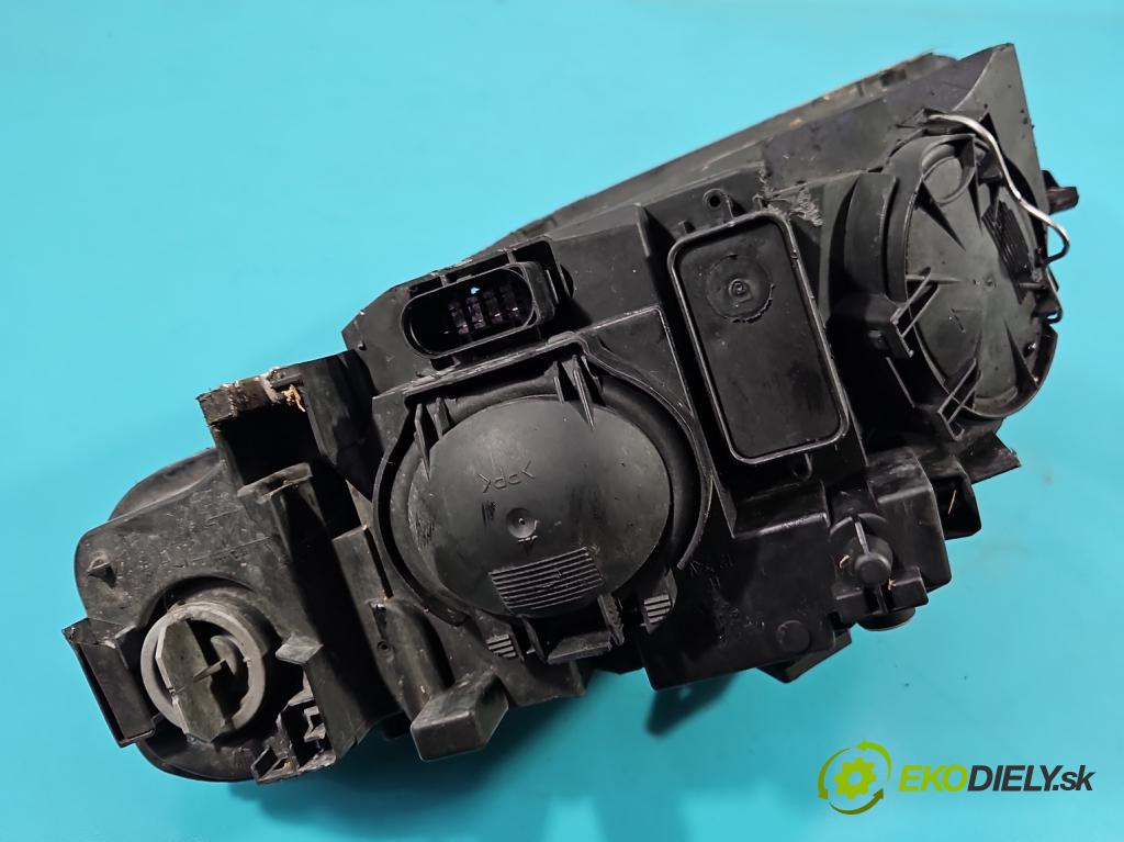 Audi A4 B7 2004-2008 3.0 tdi BKN: 204 HP automatic 150 kW 2967 cm3 5- Reflektor: pravý  (Svetlo predné pravé)